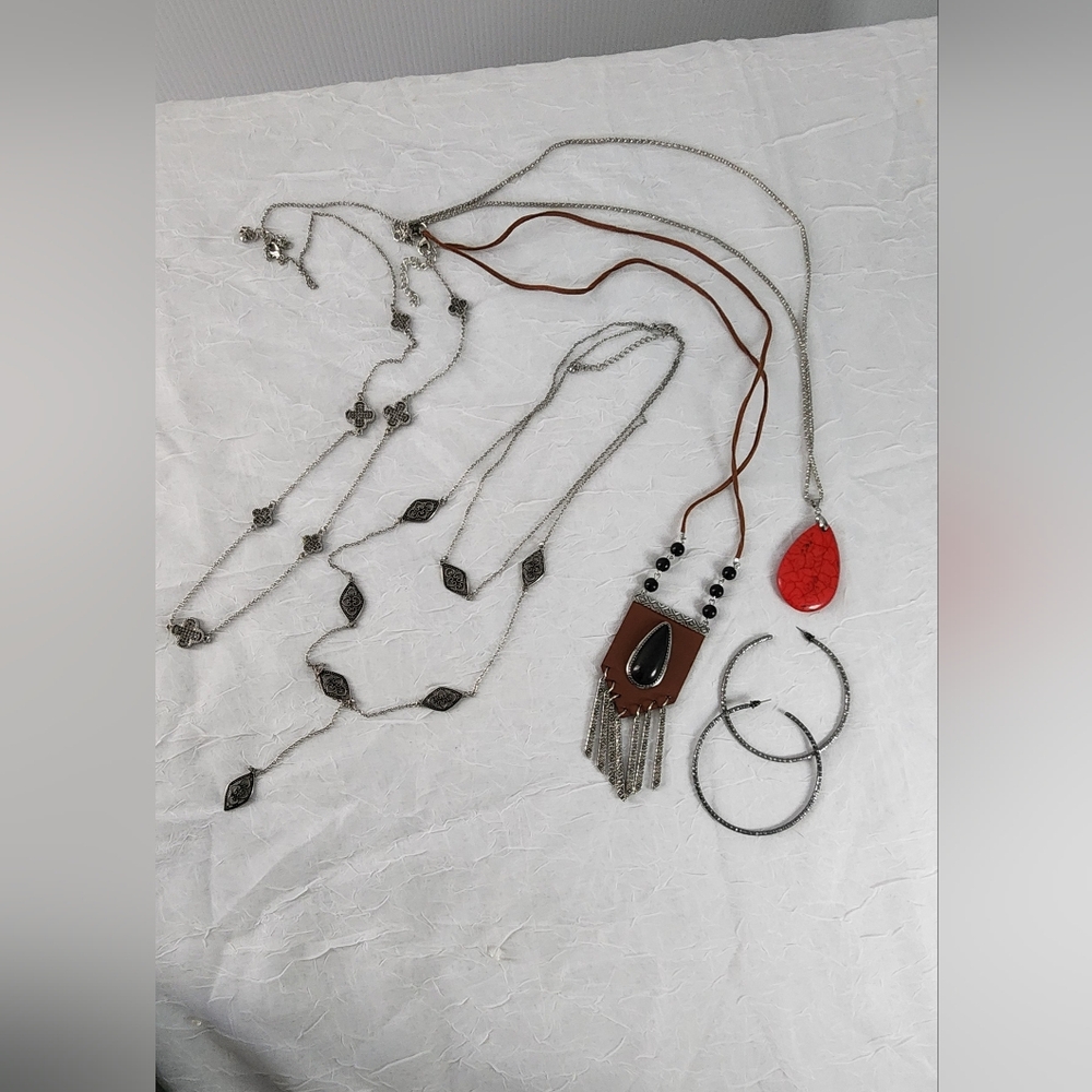 Assorted jewelry. Pre-owned bundle